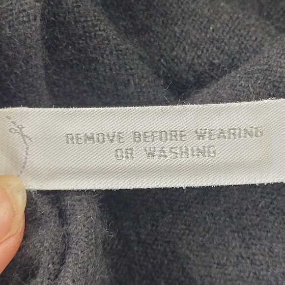 Ann Taylor Woman’s Black 100% cashmere v-neck pullover sweater size M - Picture 11 of 12